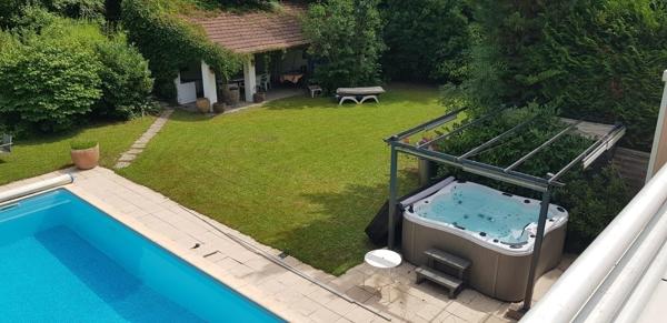 Maison avec piscine sur les hauteurs du Brunstatt