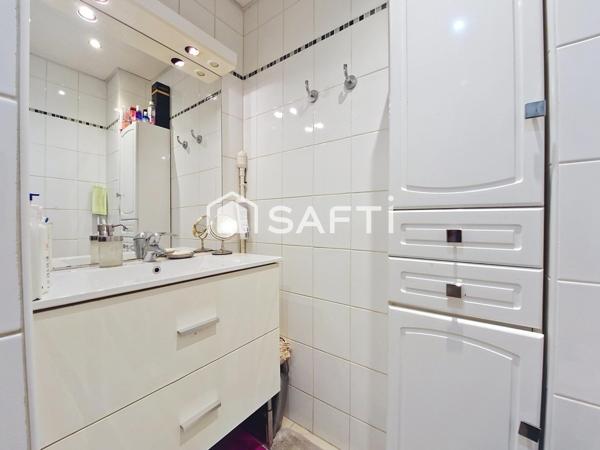 Appartement au dernier étage et à proximité de toutes les commodités