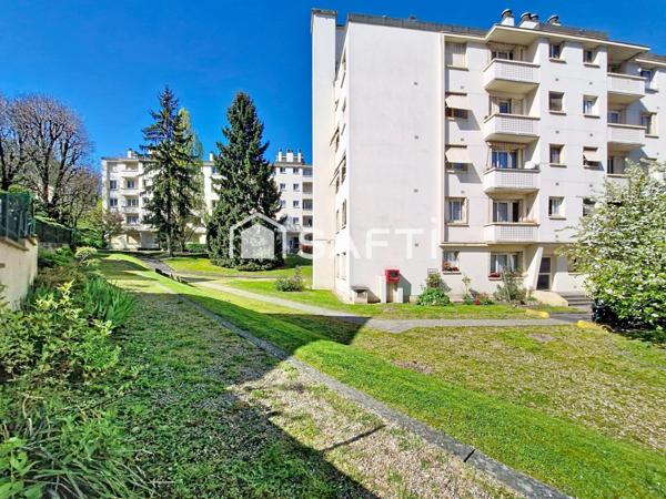 Appartement au dernier étage et à proximité de toutes les commodités