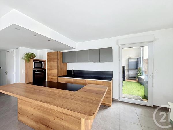 Appartement T4 à vendre  4 pièces - 79 m 2   BRIGNAIS  - 69
