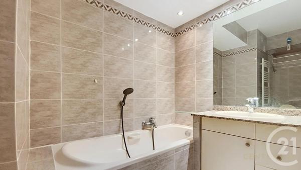 Appartement F1 à vendre  1 pièce - 27,96 m 2   JUAN LES PINS  - 06