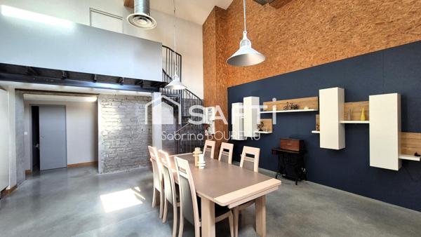 Ancienne grange rénovée en loft industriel avec piscine