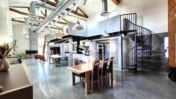 Ancienne grange rénovée en loft industriel avec piscine