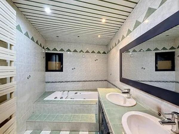 Maison T6 atypique + studio indépendant, terrasse, jardin et piscine hors-sol.