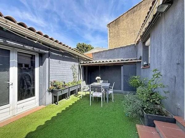Maison T6 atypique + studio indépendant, terrasse, jardin et piscine hors-sol.