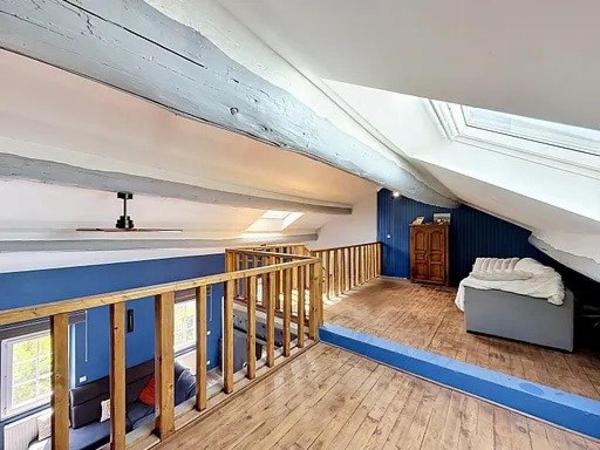 Maison T6 atypique + studio indépendant, terrasse, jardin et piscine hors-sol.