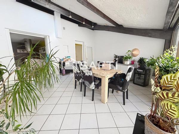 Esprit maison de ville – 166 m² – terrasse 20 m² et véranda
