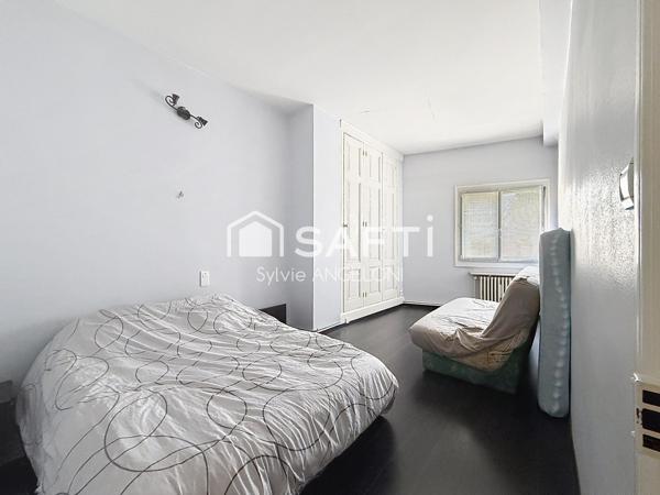 Esprit maison de ville – 166 m² – terrasse 20 m² et véranda