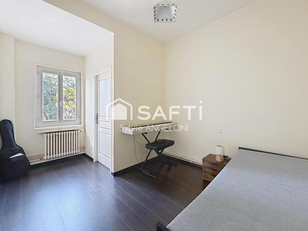 Esprit maison de ville – 166 m² – terrasse 20 m² et véranda