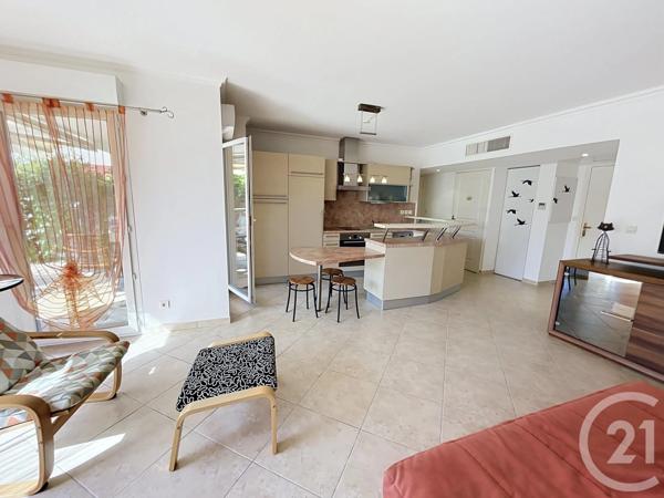 Appartement T2 à vendre  2 pièces - 46 m 2   CAVALAIRE SUR MER  - 83