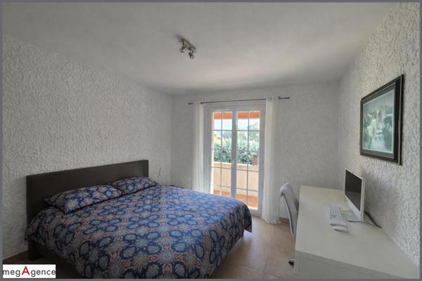 Maison à LA CADIERE-D'AZUR, 83740 - 5 pièces 150m²