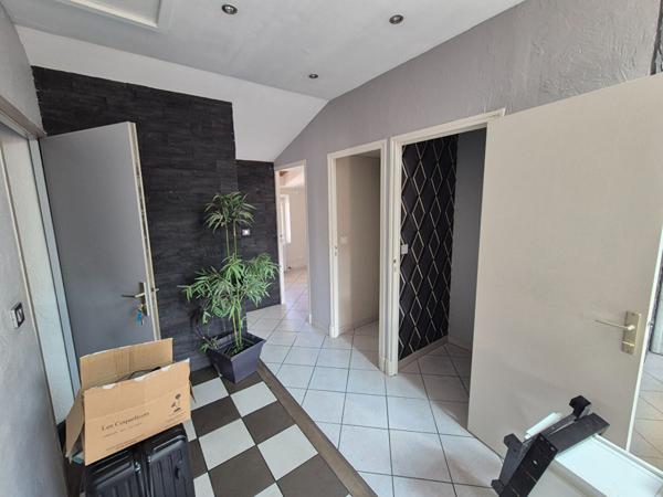 Appartement centre ville La Crau 3 pièce(s) 67.84 m2