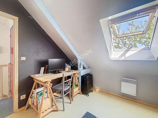 A vendre, maison quatre chambres et un bureau sur un terrain de plus de 800m2 à Fromentières