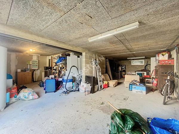 A vendre, maison quatre chambres et un bureau sur un terrain de plus de 800m2 à Fromentières
