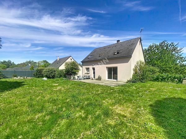 A vendre, maison quatre chambres et un bureau sur un terrain de plus de 800m2 à Fromentières