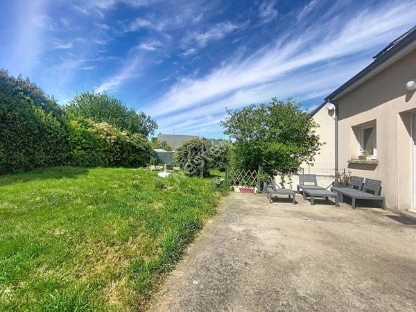 A vendre, maison quatre chambres et un bureau sur un terrain de plus de 800m2 à Fromentières