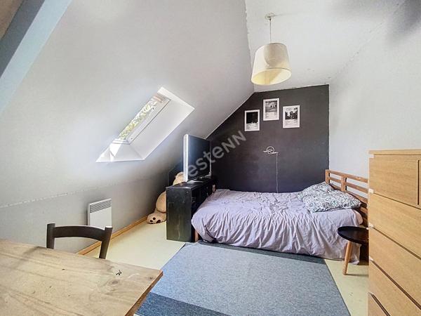 A vendre, maison quatre chambres et un bureau sur un terrain de plus de 800m2 à Fromentières