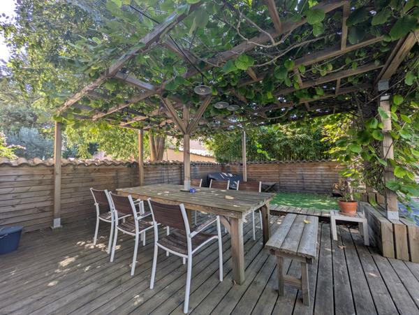 Meyrargues (13650) Maison familiale avec jardin et garage