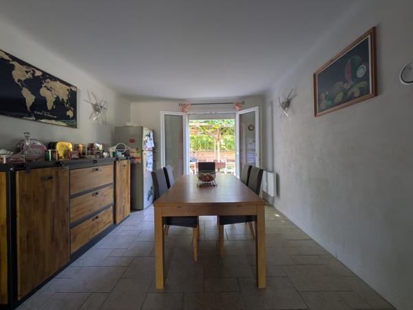 Meyrargues (13650) Maison familiale avec jardin et garage