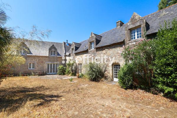 Maison
         9 pièces
        - 349 m² Bien prestige 588 000 € *