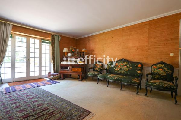 Maison
         9 pièces
        - 349 m² Bien prestige 588 000 € *