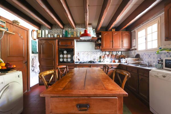 Maison
         9 pièces
        - 349 m² Bien prestige 588 000 € *