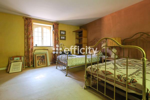Maison
         9 pièces
        - 349 m² Bien prestige 588 000 € *