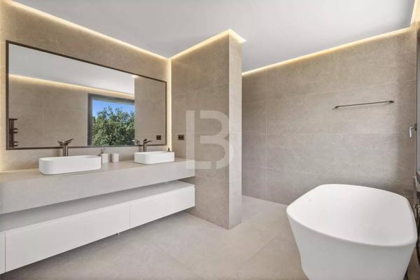 CO-EXCLUSIVITÉ - Villa contemporaine d’exception – Valbonne, au calme