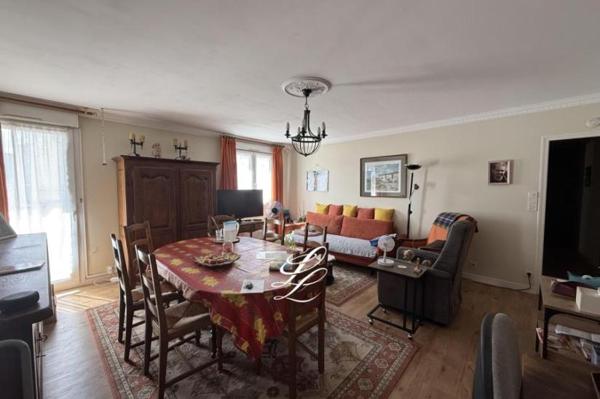 Location - Appartement 4 pièces 94 m 2 SABLE SUR SARTHE (72300)