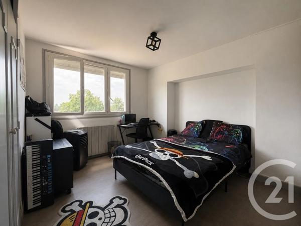 Maison à vendre  4 pièces - 81,06 m 2   YZEURE  - 03