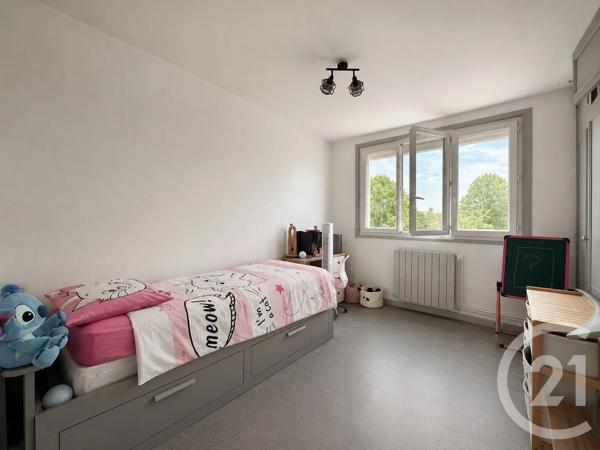 Maison à vendre  4 pièces - 81,06 m 2   YZEURE  - 03