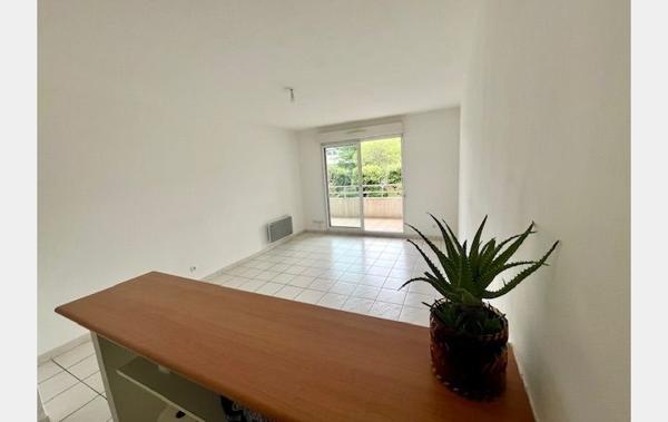 Vente Appartement P3 terrasse + 2 parkings Le cres   