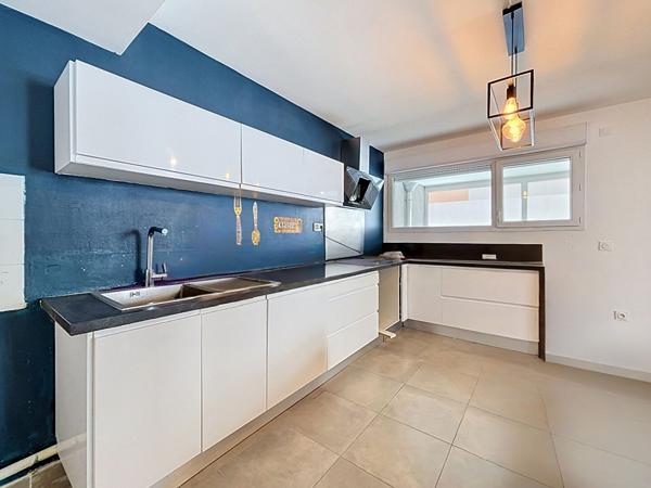 Appartement Marseille 3 pièce(s) 61 m2  Blancarde