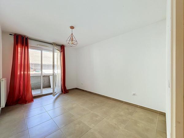 Appartement Marseille 3 pièce(s) 61 m2  Blancarde