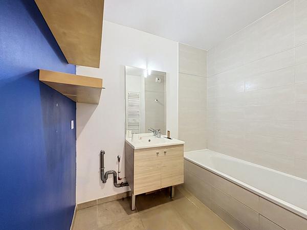Appartement Marseille 3 pièce(s) 61 m2  Blancarde