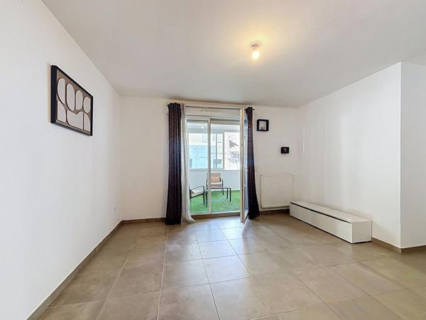 Appartement Marseille 3 pièce(s) 61 m2  Blancarde
