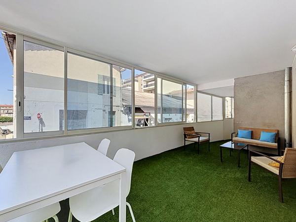 Appartement Marseille 3 pièce(s) 61 m2  Blancarde