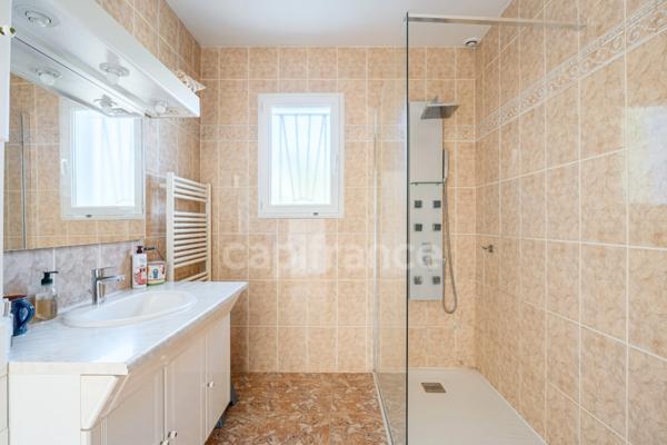 Maison à vendre 5 pièces LA CIOTAT (13) Terrain 3000 M2 Piscine, Triple garage