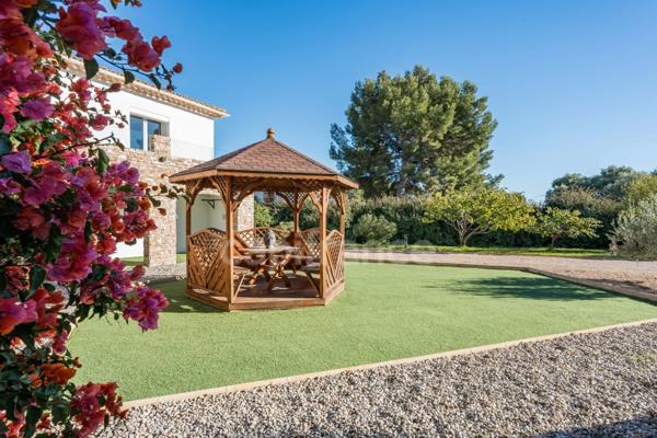 Maison à vendre 5 pièces LA CIOTAT (13) Terrain 3000 M2 Piscine, Triple garage