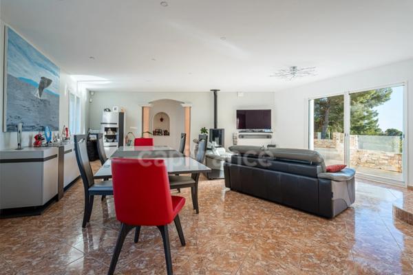Maison à vendre 5 pièces LA CIOTAT (13) Terrain 3000 M2 Piscine, Triple garage