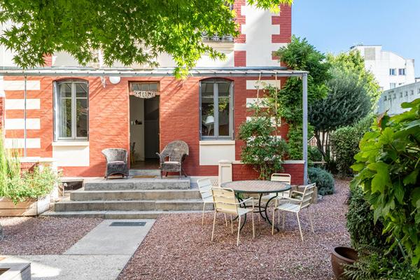 Maison avec jardin, garage et atelier
