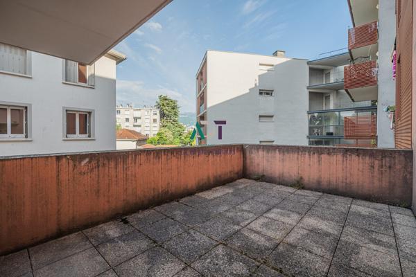 Grande terrasse au calme