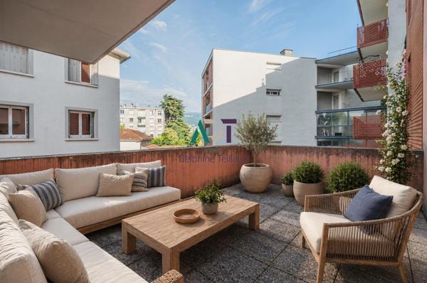 Grande terrasse au calme