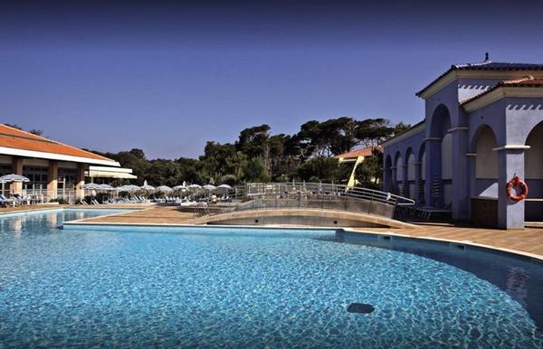 INVESTISSEMENT LOCATIF – HYERES – Résidence de Tourisme Riviera Beach Club Belambra – 7,22% de rentabilité