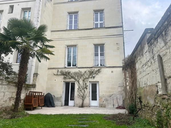 A vendre - Centre de ville de Saumur (49400) maison en pierre de tuffeaux - 5 chambres - Jardin - 152 m²