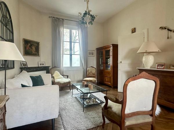 A vendre - Centre de ville de Saumur (49400) maison en pierre de tuffeaux - 5 chambres - Jardin - 152 m²