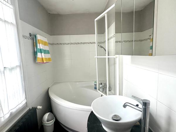 A vendre - Centre de ville de Saumur (49400) maison en pierre de tuffeaux - 5 chambres - Jardin - 152 m²