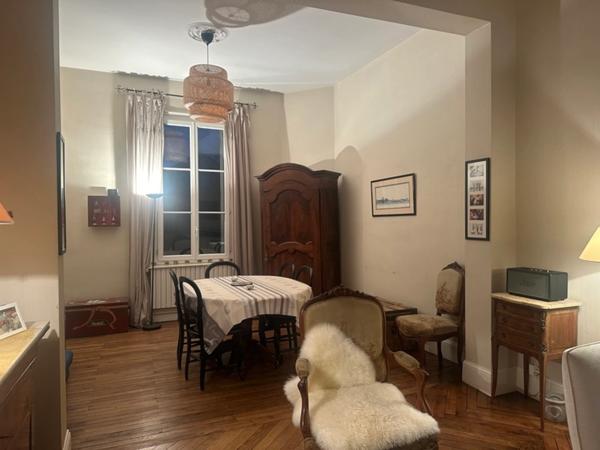 A vendre - Centre de ville de Saumur (49400) maison en pierre de tuffeaux - 5 chambres - Jardin - 152 m²