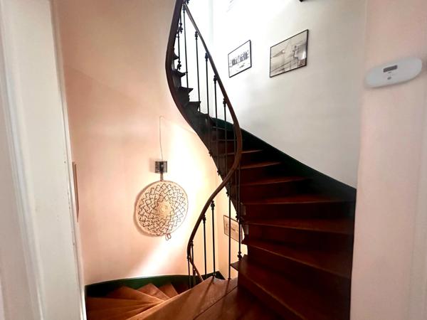 A vendre - Centre de ville de Saumur (49400) maison en pierre de tuffeaux - 5 chambres - Jardin - 152 m²