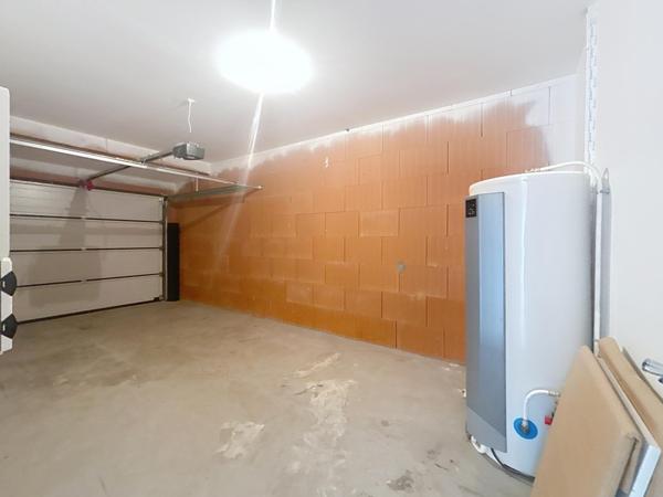 Maison récente avec 4 chambres à Fendeille